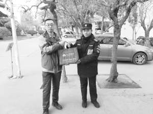 老师培训资料丢失保安捡到悉心保管