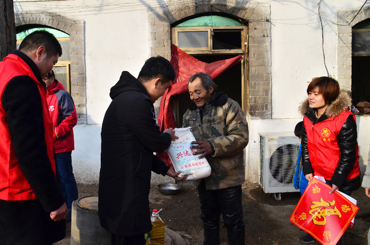 无极县志愿者关爱慰问孤寡老人