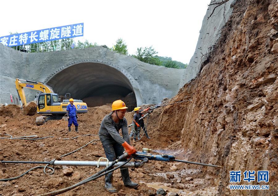 2022年冬奥会保障工程延崇高速加紧建设