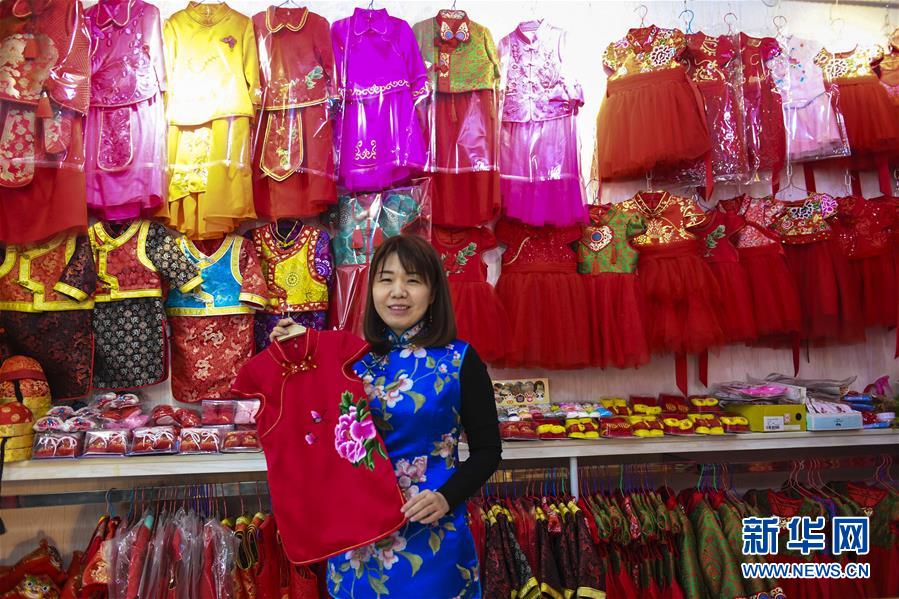 河北霸州:传统服饰 深受喜爱