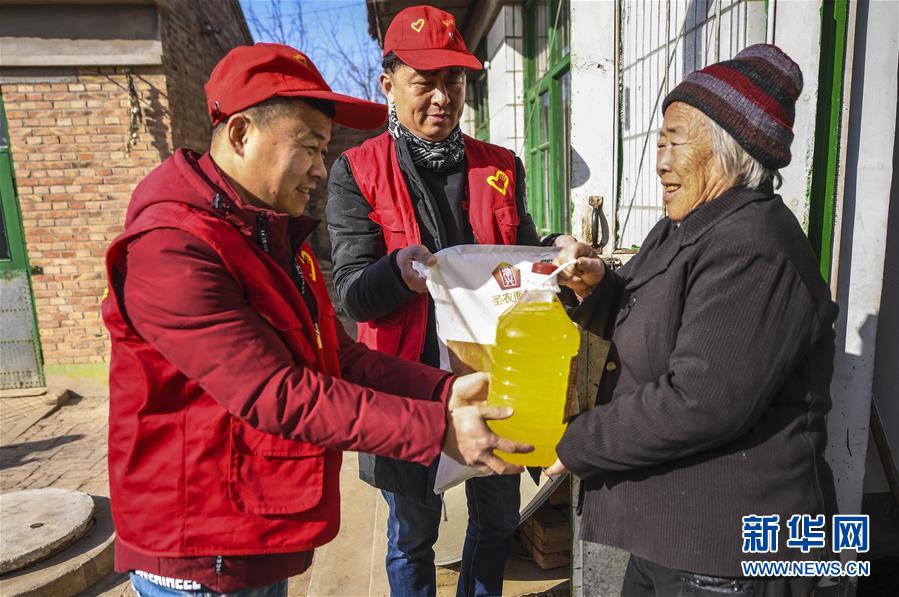 河北景县:暖冬行动关爱留守老人