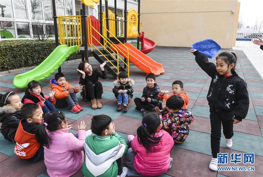 儿歌日里歌声朗