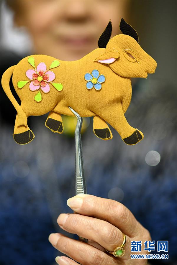 石家庄:传承布贴画促就业