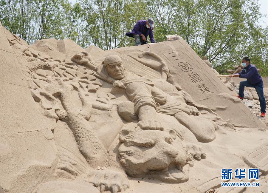 （社会）（3）河北秦皇岛：养护沙雕作品待客来