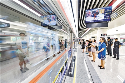 石家庄地铁通车第一周运营平稳