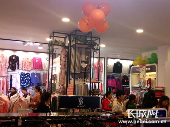 逛街唠家常 这个国庆长假你陪父母做了什么?