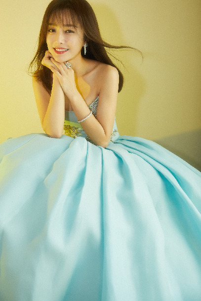 秦岚穿公主裙演绎真人版辛德瑞拉