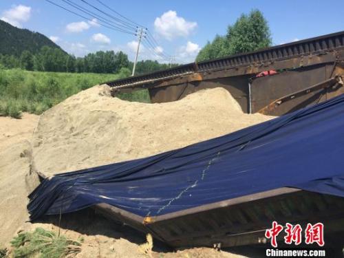 河北围场9死车祸货车超载近5倍 责任人已被采