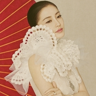 Angelababy穿婚纱拍复古写真:真女神不需要神