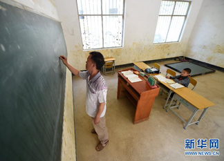 一校一师一娃 广西都安空巢学校的坚守