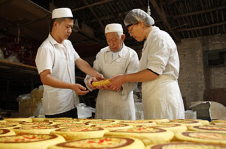 河北宣化：80后青年传承二百年月饼老手艺