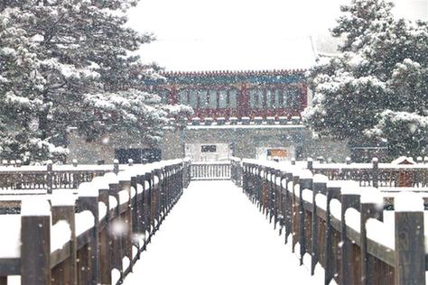 雪落避暑山庄