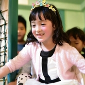 小公主夏天台北办6岁生日趴 肆意欢笑活力无限
