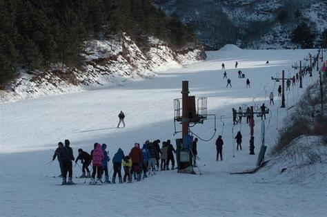 河北承德：滑雪健身度周末