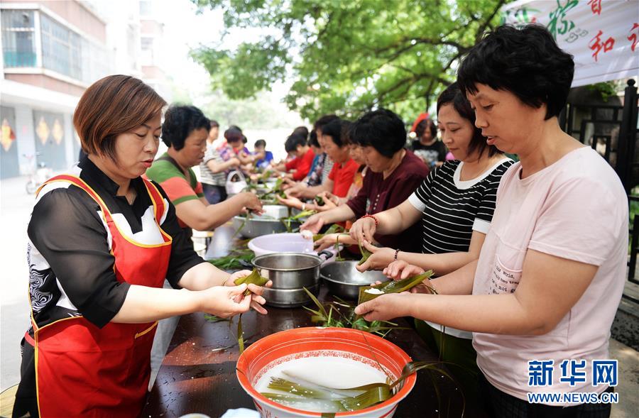 石家庄：端午社区飘粽香