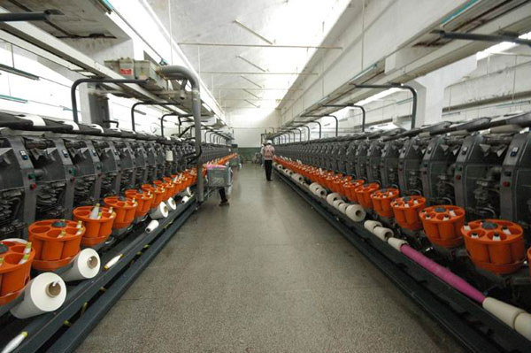 建明镇纺织厂生产车间