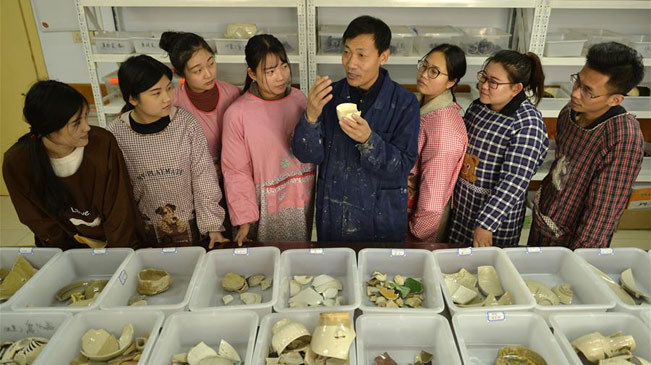 邢臺："邢窯陶瓷"走近大學生 非遺傳承進校園
