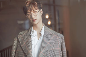 爱上张艺兴暖冬大照 清新又不失文雅