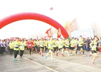 柏鄉半程馬拉松鳴槍開跑
