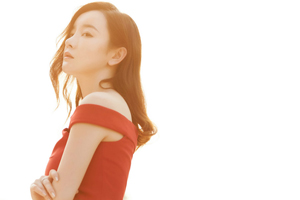 张檬最新写真 长发散落知性优雅