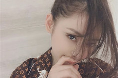 張天愛迷之自拍 畫面自帶朦朧美