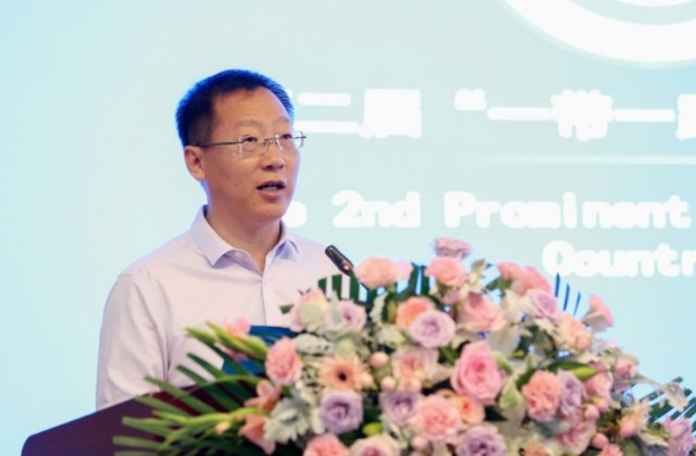 为学生搭建国际交流舞台