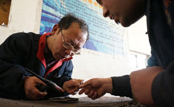 河北南皮县建设培训基地免费教授残疾人就业技能