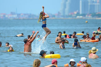 秦皇岛迎来旅游高峰