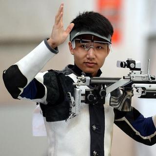 男子10米气步枪：河北选手杨浩然夺冠