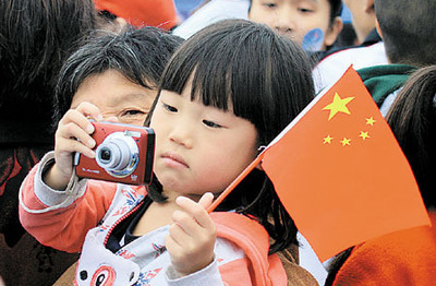 2013衡水湖国际马拉松赛精彩瞬间之可爱的小观众