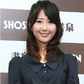 日“最美市议员”改行当写真女优