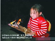 学生摸黑爬悬崖上学 责任该谁承担？