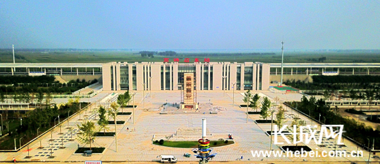 高碑店高铁站文化广场亮相 雕塑讲述地名渊源