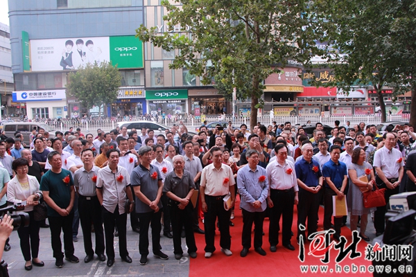 范修学百扇小楷书法作品展在石家庄开幕