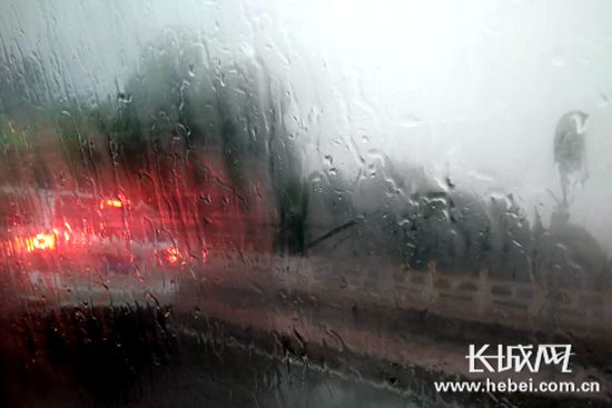 河北多地发布暴雨蓝色预警信号 请市民关注