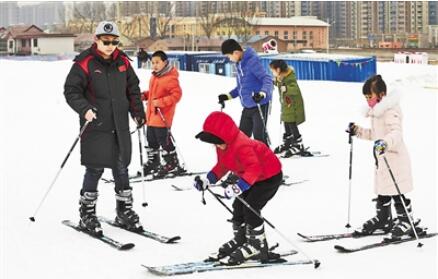 花费英语_2018人均体育花费(2)