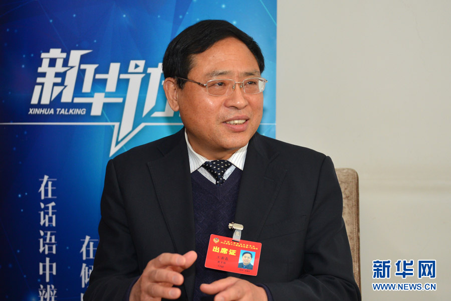 石家庄铁道大学党委书记王岳森接受采访.新华网 王立鹏摄
