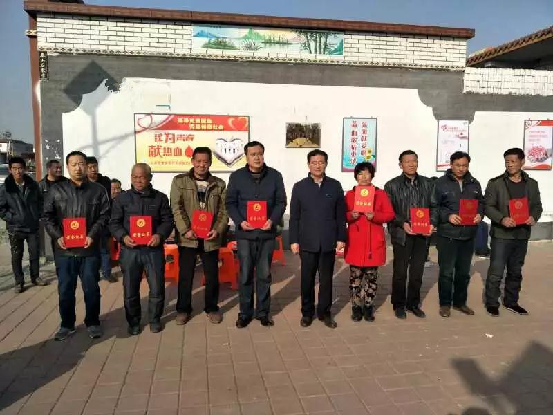 卖萤火虫年入百万_年纯收入15万