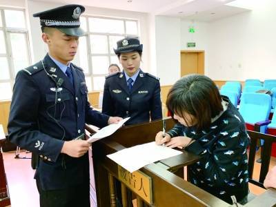 闺蜜化身男友