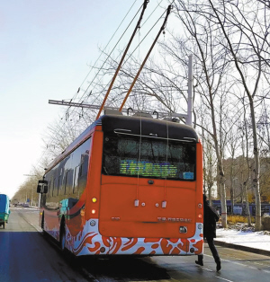 保定双源无轨电车试运行 按区域计价1-2元