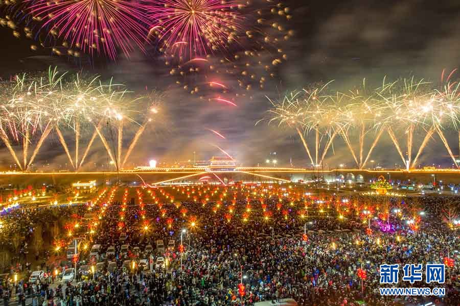 新春走基层|航拍河北正定 绚丽烟花耀古城