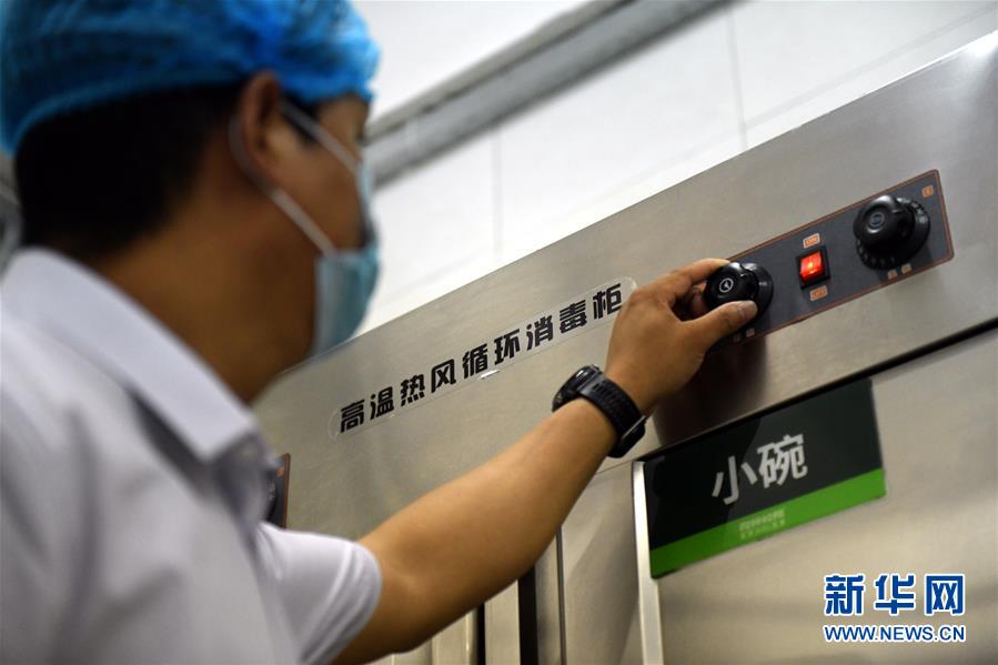 #（社会）（1）河北石家庄：学生营养餐计划“暖胃暖心”