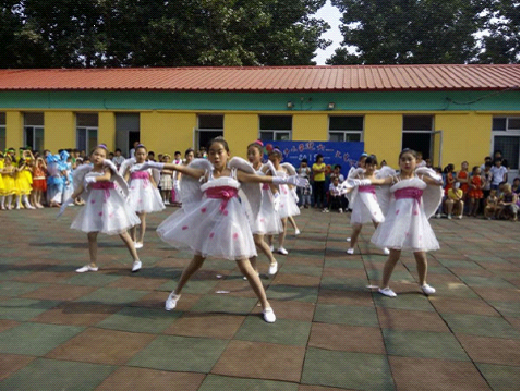 大城县各小学开展丰富多彩的文艺汇演 欢庆六