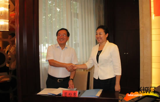 2017衡水湖国际马拉松赛冠名签约仪式在衡水