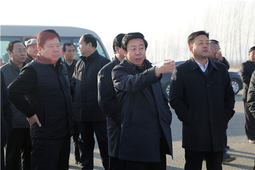 涿州市委书记王月衡,市长王彦清等 王月衡听取汇报后讲话,他指出,组织