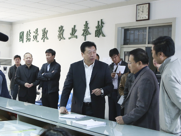 刘永军在区劳动局调研党风廉政建设