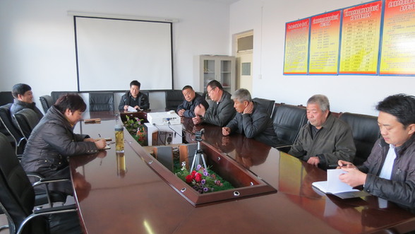 区纪委书记入村调研村监会建设情况