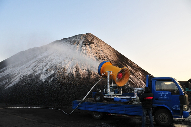 秦皇岛港股份公司首台造雪机已具备基本使用功